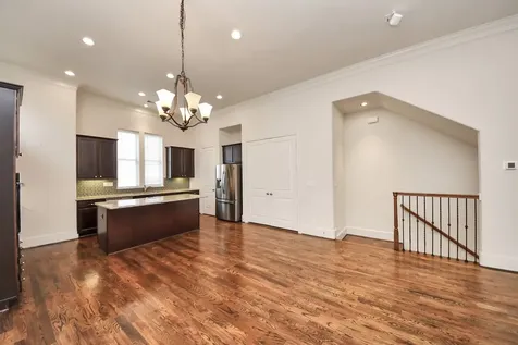 2061 Fannin Station N Houston TX 77045