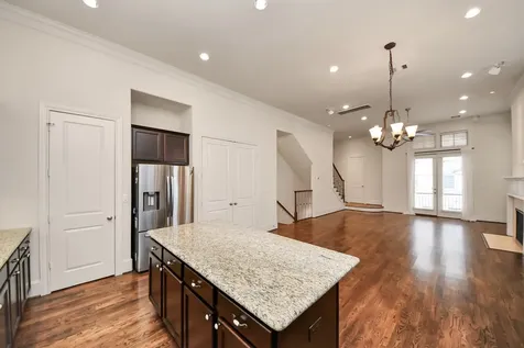 2061 Fannin Station N Houston TX 77045