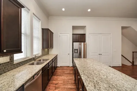 2061 Fannin Station N Houston TX 77045