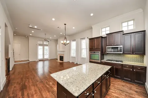 2061 Fannin Station N Houston TX 77045