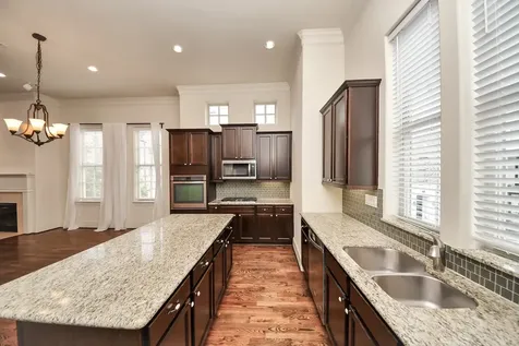 2061 Fannin Station N Houston TX 77045