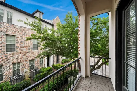 2061 Fannin Station N Houston TX 77045