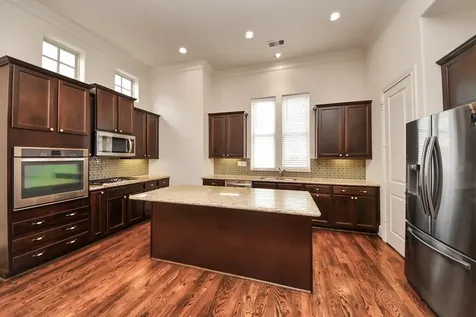 2061 Fannin Station N Houston TX 77045