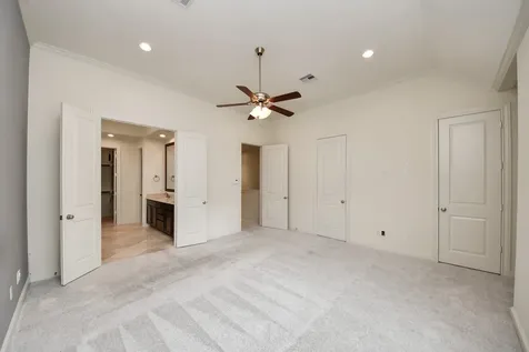 2061 Fannin Station N Houston TX 77045