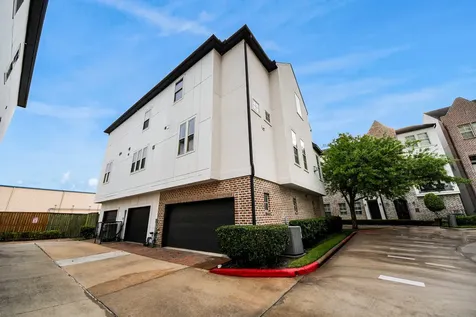 2061 Fannin Station N Houston TX 77045
