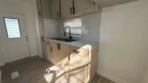 510 N Shirley Street 6 Alvin TX 77511