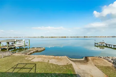 7204 Avenue N 1/2 Galveston TX 77551