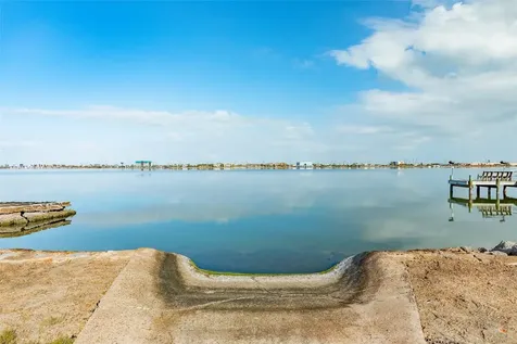 7204 Avenue N 1/2 Galveston TX 77551