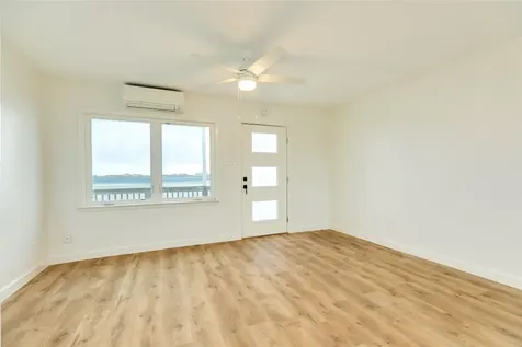 7204 Avenue N 1/2 Galveston TX 77551