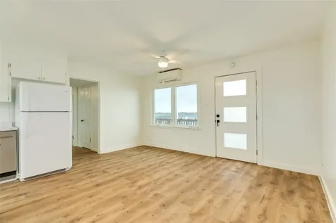 7204 Avenue N 1/2 Galveston TX 77551