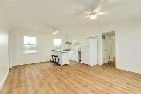 7204 Avenue N 1/2 Galveston TX 77551