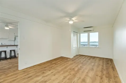 7204 Avenue N 1/2 Galveston TX 77551