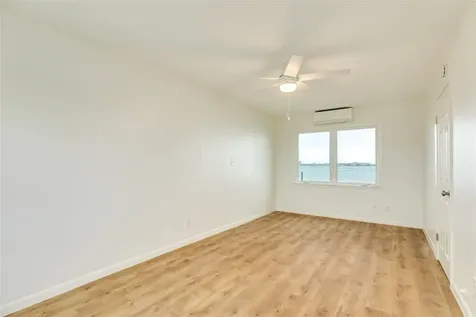 7204 Avenue N 1/2 Galveston TX 77551