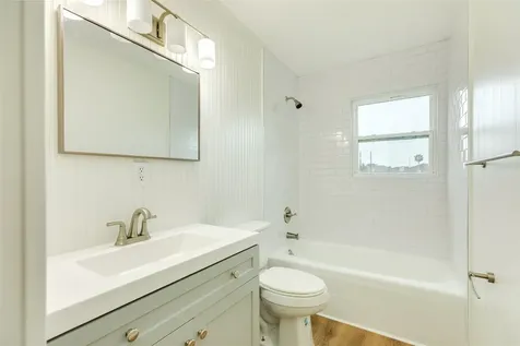 7204 Avenue N 1/2 Galveston TX 77551