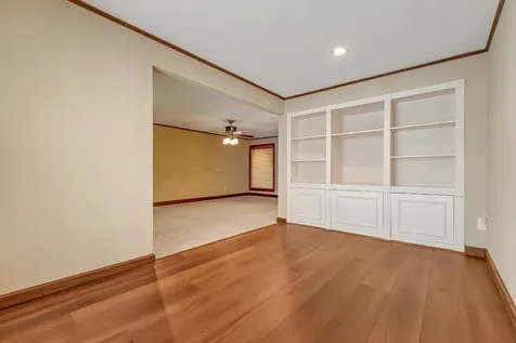 516 S Post Oak Lane 18 Houston TX 77056