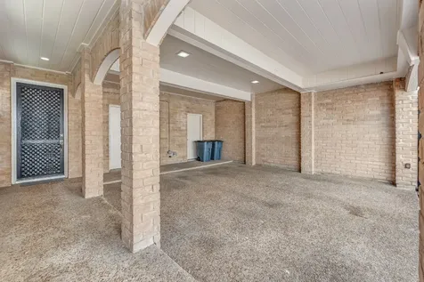516 S Post Oak Lane 18 Houston TX 77056