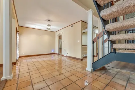 516 S Post Oak Lane 18 Houston TX 77056