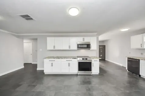 2004 Manor Street Dayton TX 77535