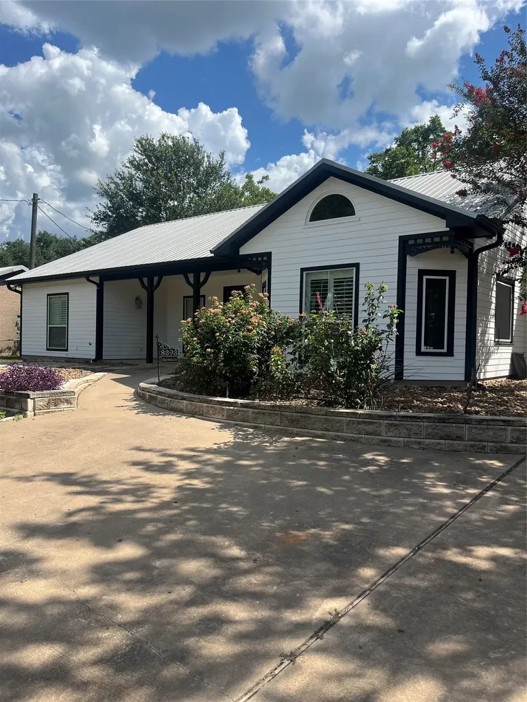 8393 Bermuda Street Industry TX 78944