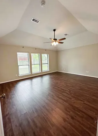 301 Williamsburg Avenue Clute TX 77531