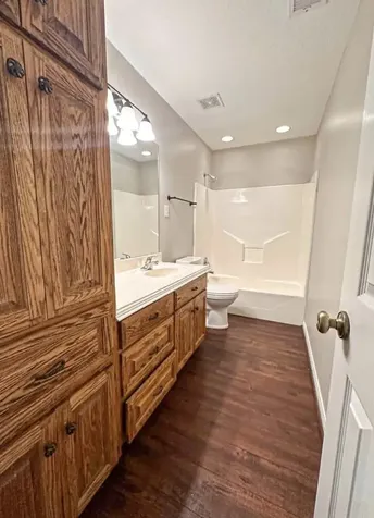 301 Williamsburg Avenue Clute TX 77531