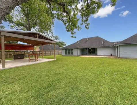 301 Williamsburg Avenue Clute TX 77531