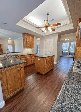 301 Williamsburg Avenue Clute TX 77531