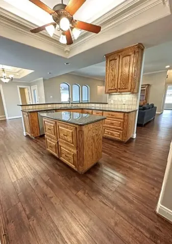 301 Williamsburg Avenue Clute TX 77531