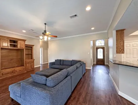 301 Williamsburg Avenue Clute TX 77531