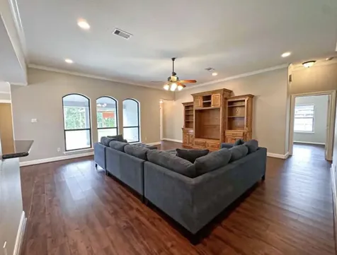 301 Williamsburg Avenue Clute TX 77531