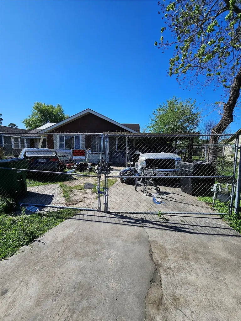 6826 Larkstone Street Houston TX 77028