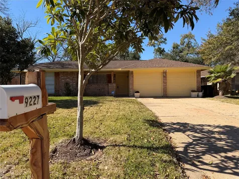 9227 Vanwood Street Houston TX 77040