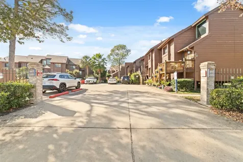 717 Davis Road League City TX 77573
