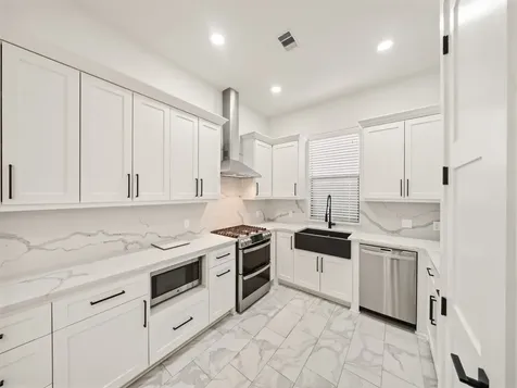 2416 Sumpter Street A Houston TX 77026