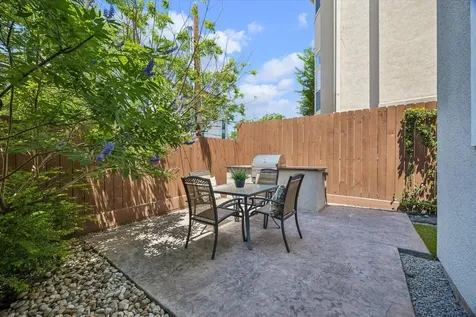1957 Vermont Street Houston TX 77019