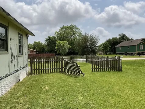 6708 Hawthorne Road Hitchcock TX 77563