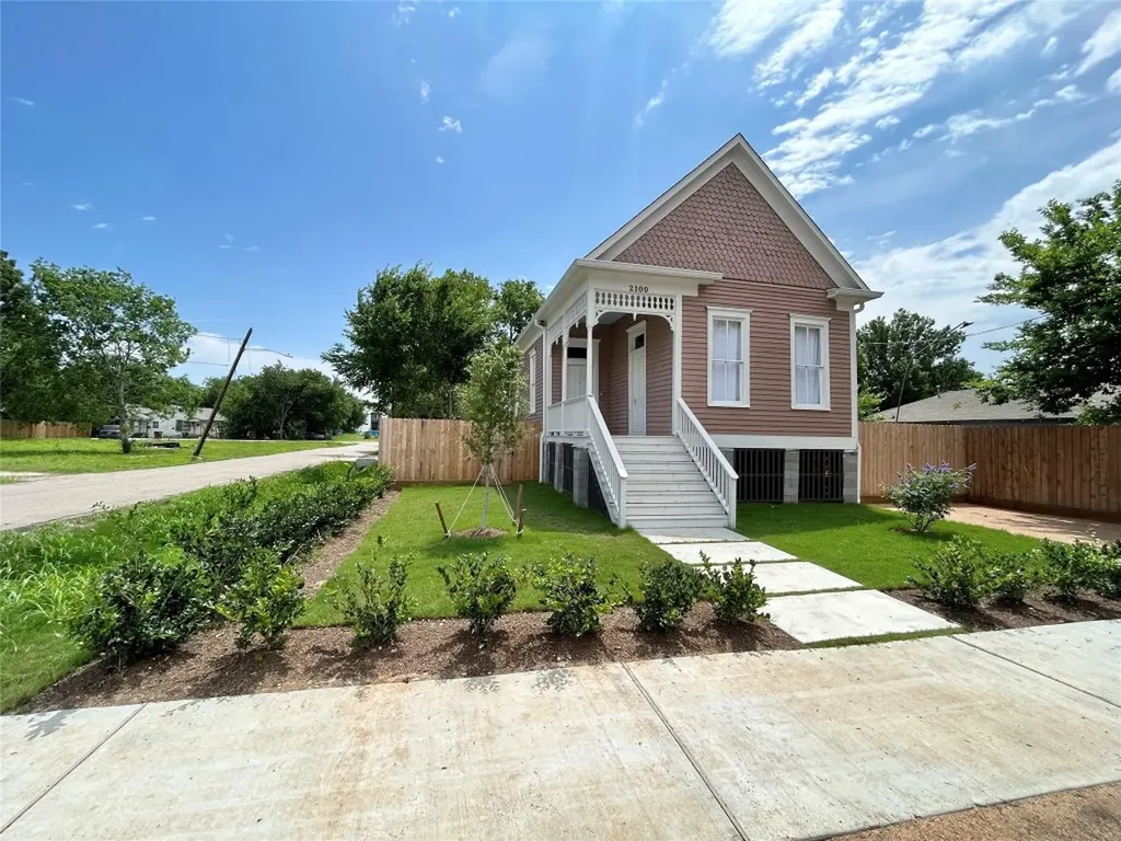 2100 Gregg Street Houston TX 77026