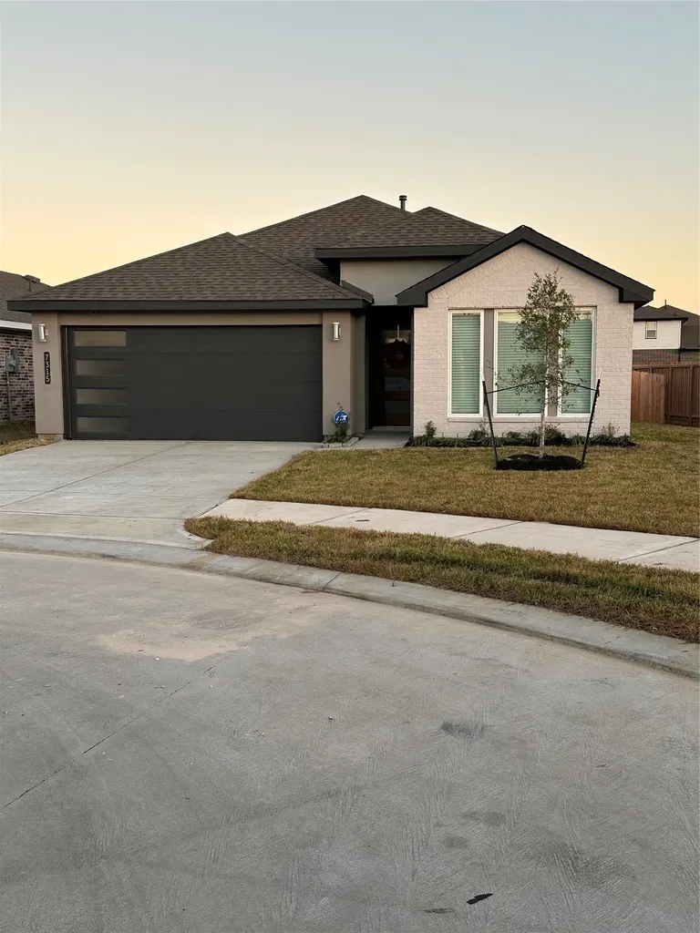 7315 Lakeway Bluff Lane Richmond TX 77407