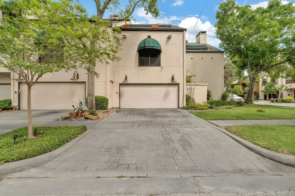 5084 Augusta Street Houston TX 77007