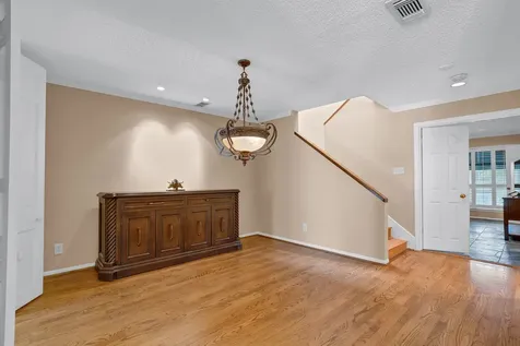 5084 Augusta Street Houston TX 77007