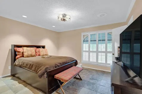 5084 Augusta Street Houston TX 77007