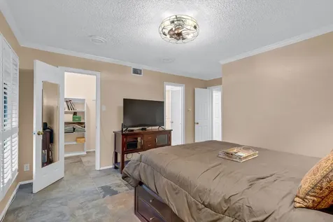 5084 Augusta Street Houston TX 77007