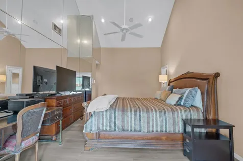 5084 Augusta Street Houston TX 77007