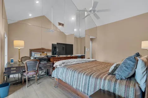5084 Augusta Street Houston TX 77007