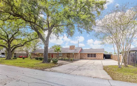 528 Beresford Street Houston TX 77015