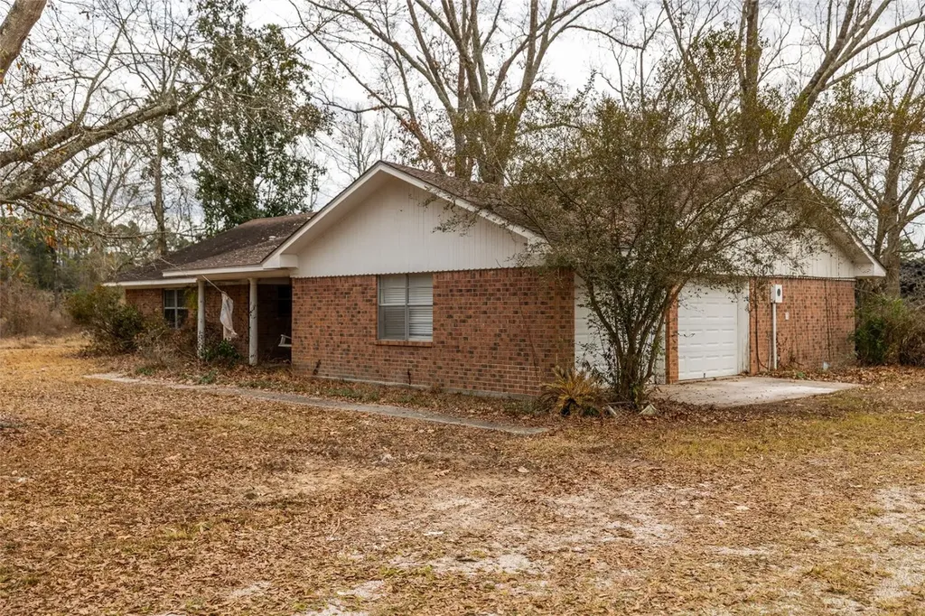 86 County Road 319 Cleveland TX 77327