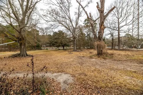 86 County Road 319 Cleveland TX 77327