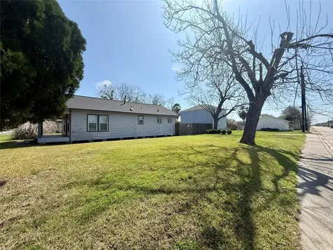 429 W 2nd Street Freeport TX 77541
