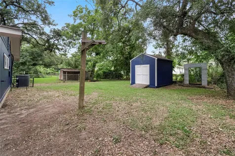 527 Gardenia Street Lake Jackson TX 77566