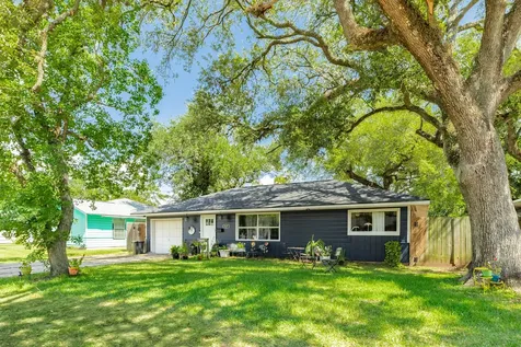 527 Gardenia Street Lake Jackson TX 77566